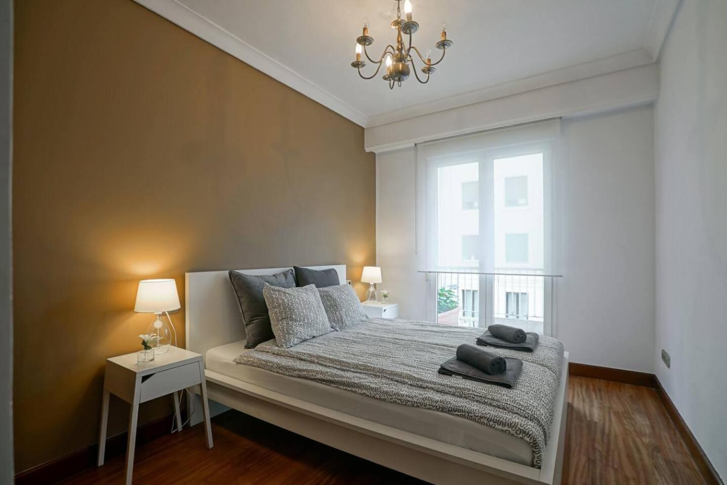 Amplio Apartamento En Gros Con Parking Privado サン・セバスティアン エクステリア 写真
